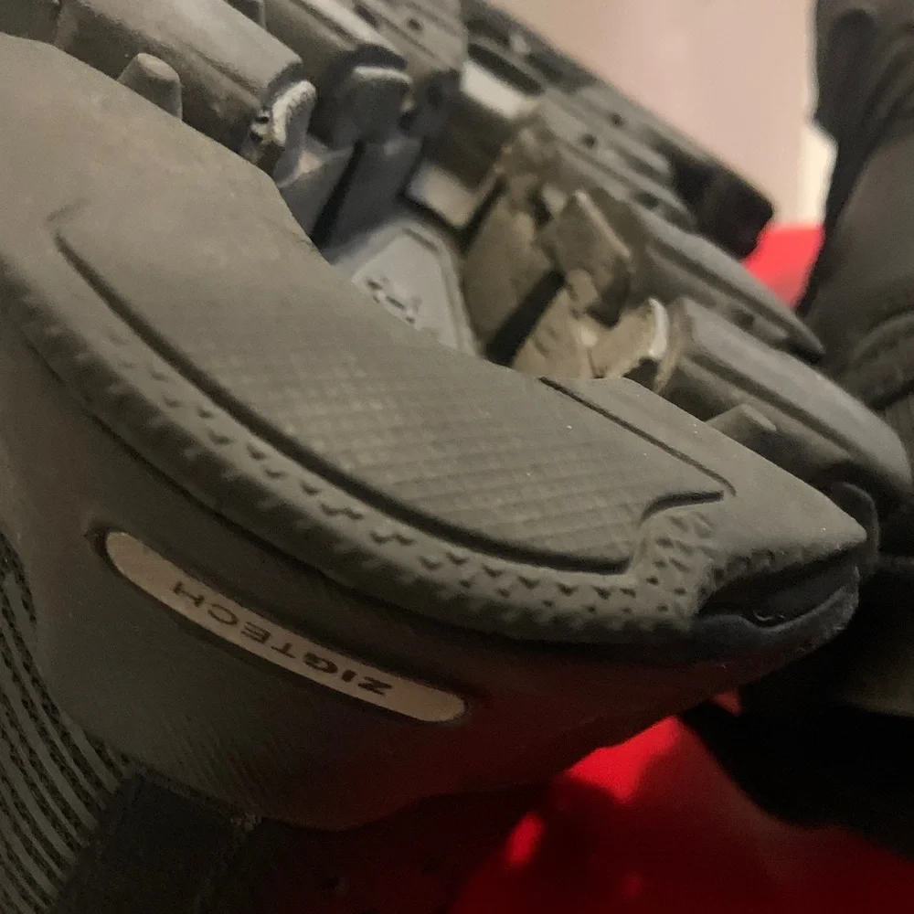 Reebok Men's All-Black Athletic Shoes - Picture 12 of 13